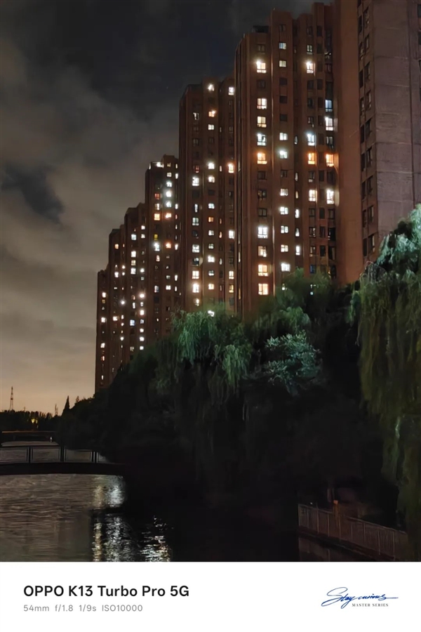 不到2000元带风扇还防水的手机 会让你上分更快吗