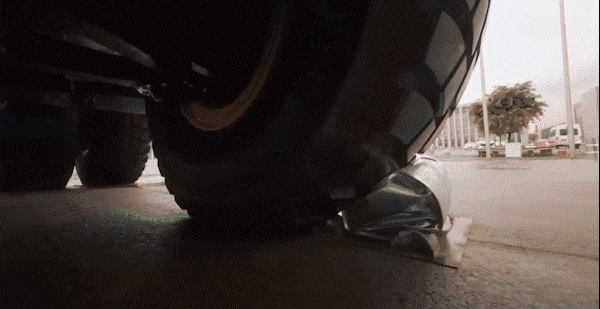 荣耀X70首销连续3天全品牌全机型销量第一 能抗193吨碾压还能挡子弹