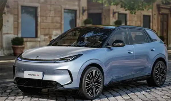 10万级纯电小车再添一员！极狐T1官图发布：8月下旬预售