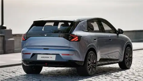 10万级纯电小车再添一员！极狐T1官图发布：8月下旬预售