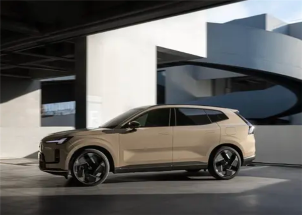 全新中型插混SUV!沃尔沃XC70官图首发:8月开启预售