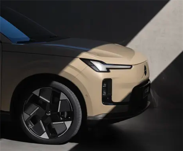 全新中型插混SUV!沃尔沃XC70官图首发:8月开启预售