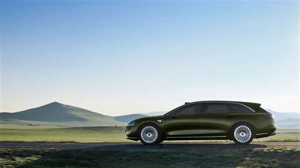 余承东亲当车模 享界S9T绿野仙踪实车曝光:带顶箱确实帅