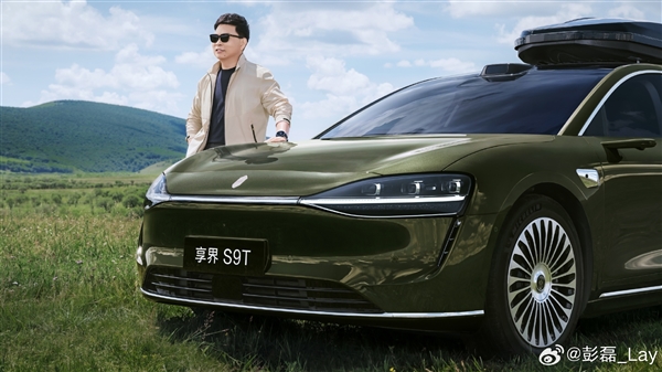 余承东亲当车模 享界S9T绿野仙踪实车曝光:带顶箱确实帅