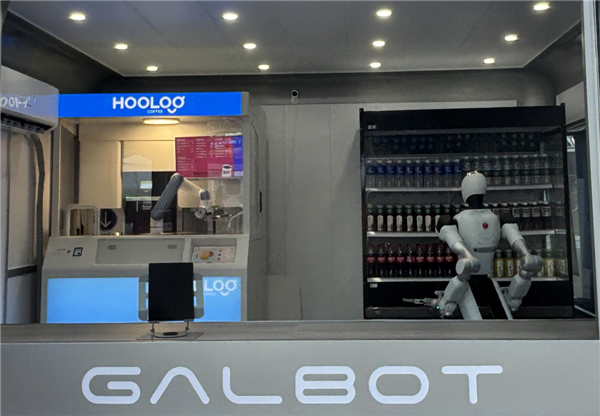 全球首个！北京一人形机器人独守9平小店 全天候上班