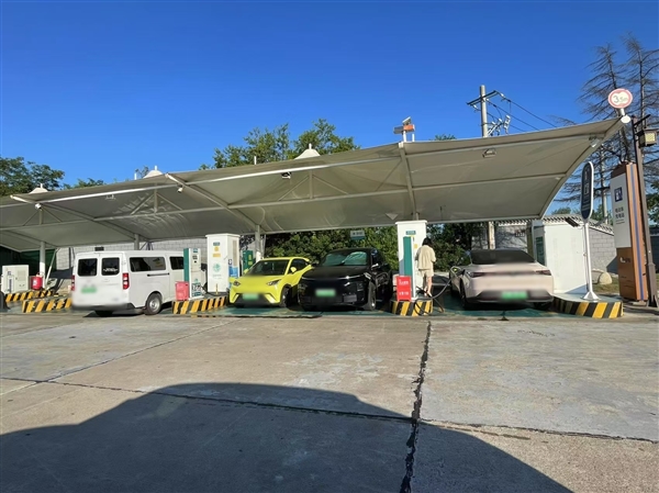 岚图CEO建议高速充电桩充电到80%后启动超时占位费 网友热议