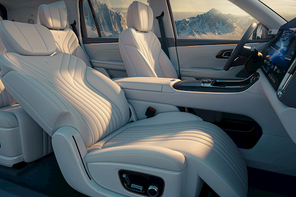 5米2全尺寸SUV杀入20万内!吉利银河M9预售:19.38万元起