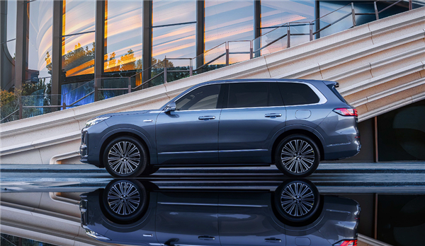 5米2全尺寸SUV杀入20万内!吉利银河M9预售:19.38万元起