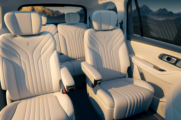 5米2全尺寸SUV杀入20万内!吉利银河M9预售:19.38万元起