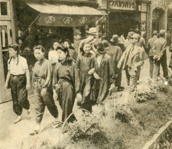 把战争惨剧归罪于男孩 成了日本的流行观点