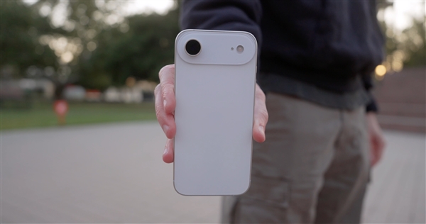 梦回iPhone 4!曝苹果为iPhone 17 Air打造了边框保护壳