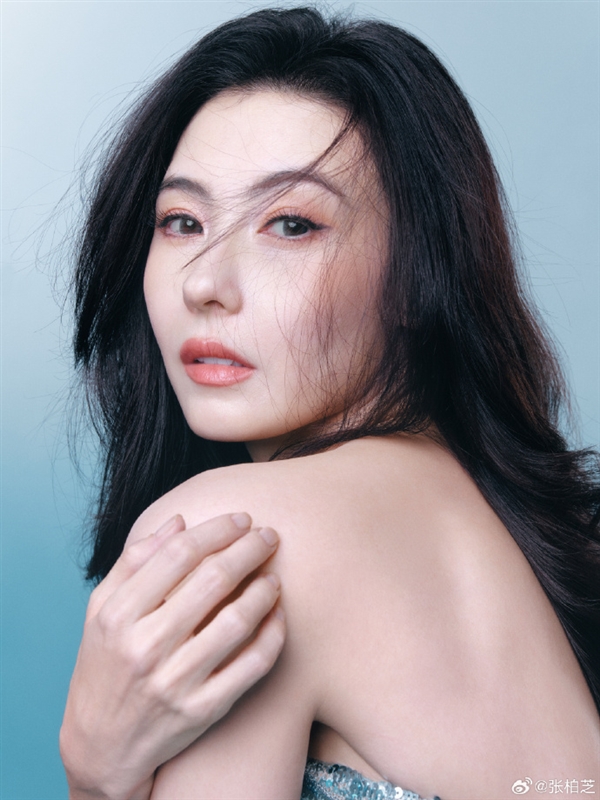 45岁张柏芝出席活动引围观：网友感叹美的不知天地为何物了