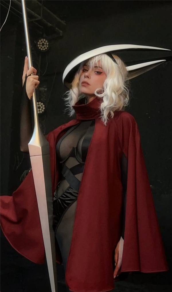 “丝”之歌！ 美国小姐姐cos大黄蜂全身包丝