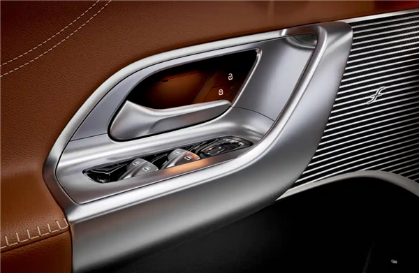 奔驰史上最大中控屏！全新GLC EV内饰官图发布：满眼全是屏