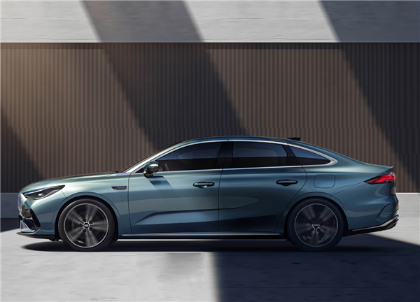 不到10万的“AM吉”来了！吉利银河星耀6首秀：2L级全球最低油耗