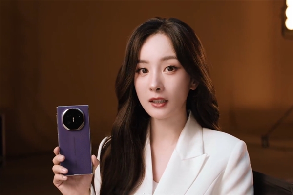 华为三折叠屏将冲击百万销量 博主：确实无敌