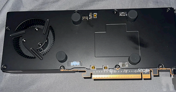 AMD Radeon AI PRO R9700原型卡首曝：32GB RX 9070 XTX传闻的源头