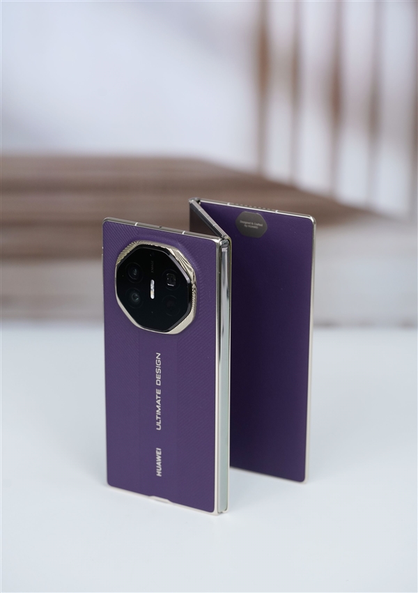 全球第2款三折叠!华为Mate XTs非凡大师图赏