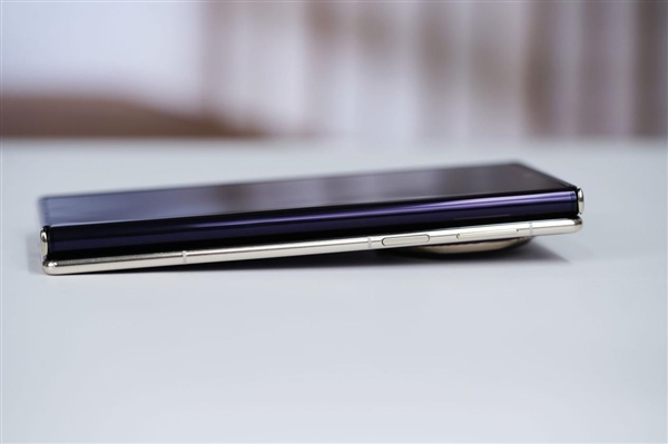 全球第2款三折叠!华为Mate XTs非凡大师图赏