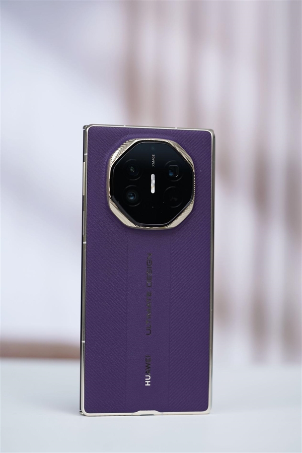 全球第2款三折叠!华为Mate XTs非凡大师图赏