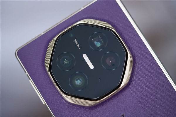 全球第2款三折叠!华为Mate XTs非凡大师图赏