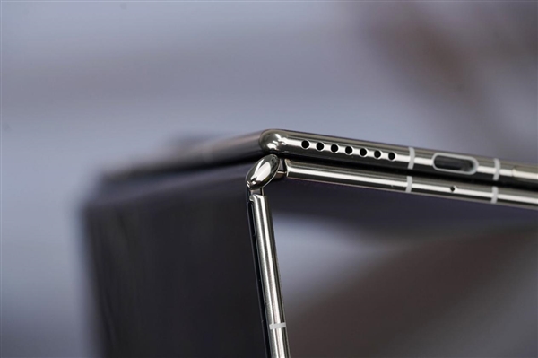 全球第2款三折叠!华为Mate XTs非凡大师图赏