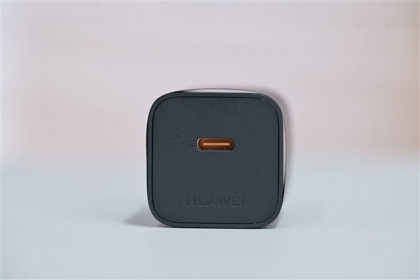 全球第2款三折叠!华为Mate XTs非凡大师图赏