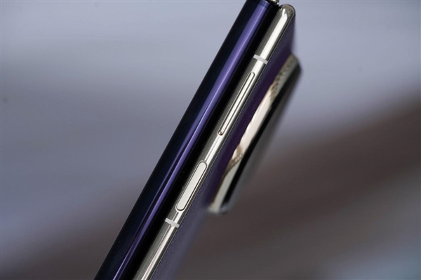 全球第2款三折叠!华为Mate XTs非凡大师图赏