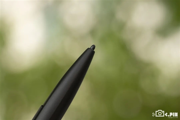 别人挤牙膏可能被骂 但三折叠情有可原