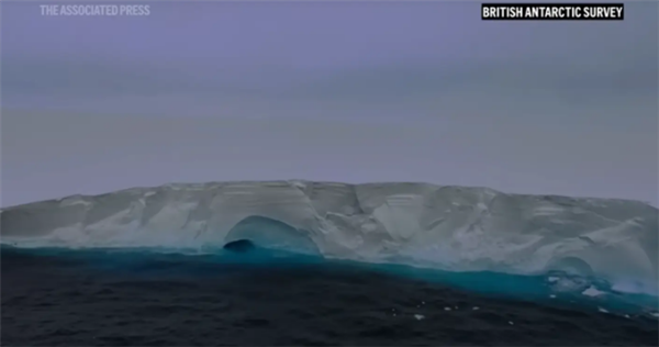 重达万亿吨!全球最大冰山A23a出现崩解迹象