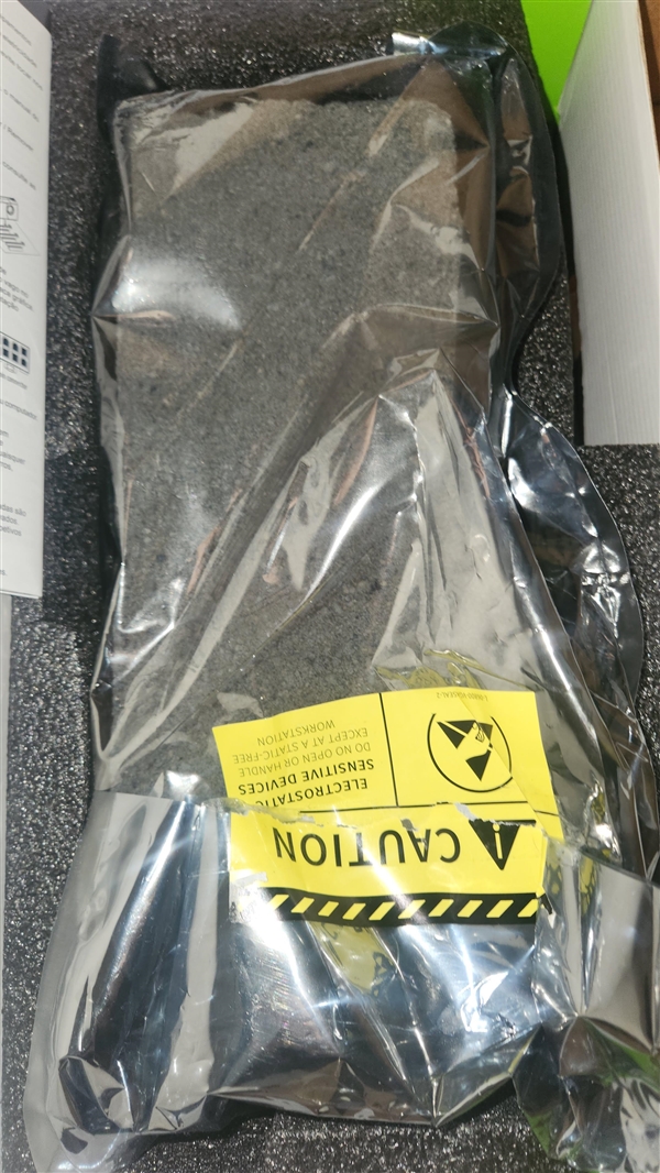 NVIDIA显卡真变砖了！买了一张RTX 5080：收到却是真砖块