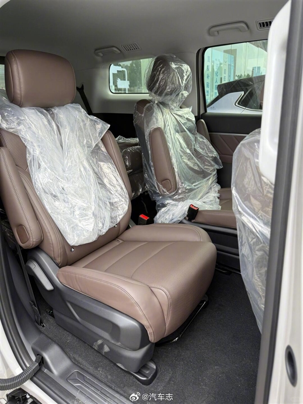 五菱版“GL8”来了！五菱星光730实车亮相：双侧滑门 插混动力