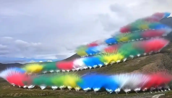 环保专家正清理烟花秀现场紫铜等物：初步判断遭到破坏面积不大