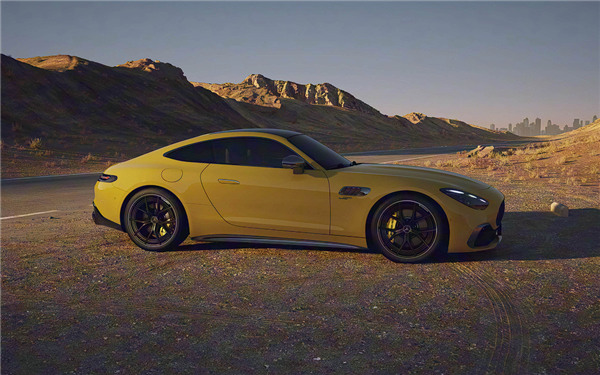 配“地表最强量产四缸机” 全新AMG双门跑车上市:售价没破百!