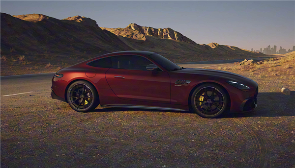 配“地表最强量产四缸机” 全新AMG双门跑车上市:售价没破百!