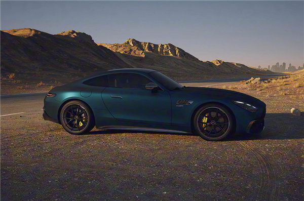 配“地表最强量产四缸机” 全新AMG双门跑车上市:售价没破百!