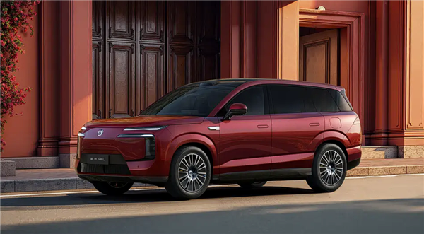 全系三电机四驱 腾势N8L即将预售:定位家庭六座旗舰