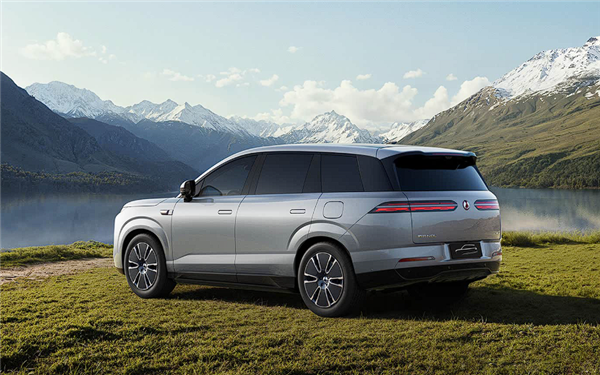 全系三电机四驱 腾势N8L即将预售:定位家庭六座旗舰