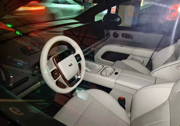 内饰抢先看 理想i6实车曝光:主攻年轻家庭用户