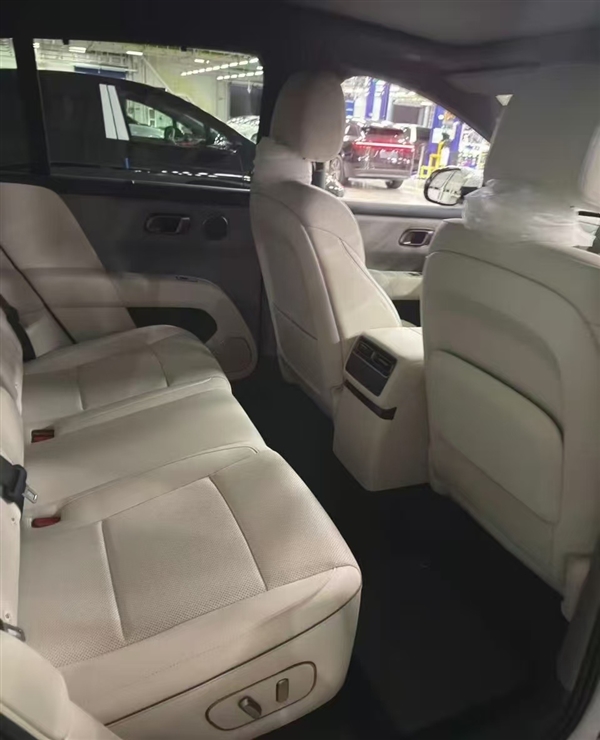 内饰抢先看 理想i6实车曝光:主攻年轻家庭用户