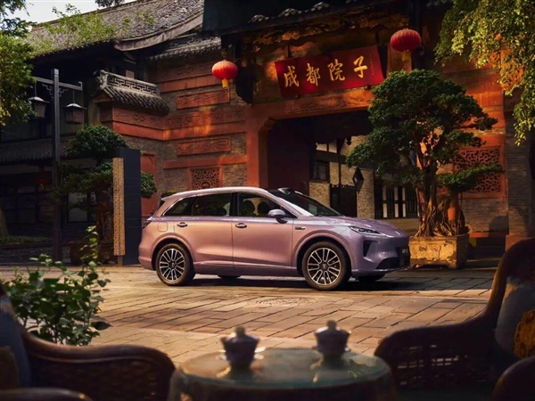 最便宜鸿蒙智行开卖 15.98万起 上汽做好爆款准备