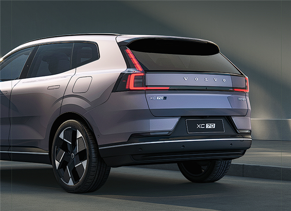 比指导价狂降15万 全新沃尔沃XC70插混SUV上市:26.99万起