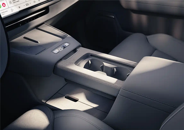 比指导价狂降15万 全新沃尔沃XC70插混SUV上市:26.99万起