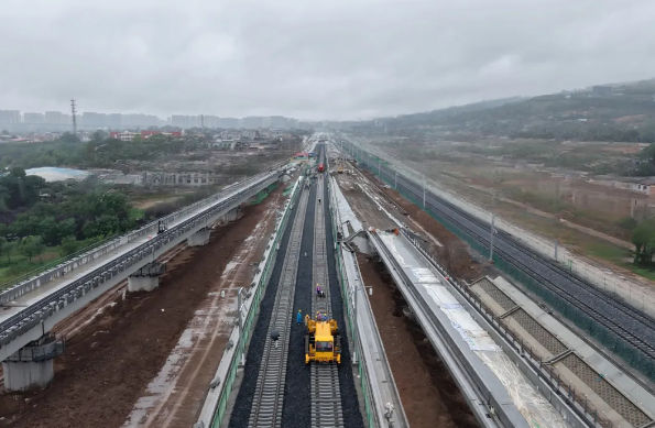 西康高铁全线铺轨正式启动 全线桥隧比高达94%