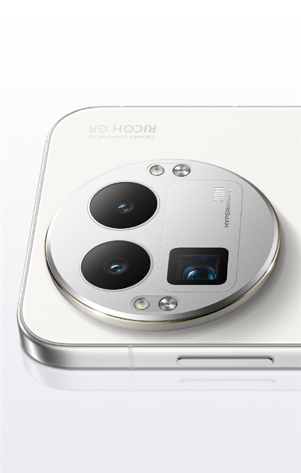 真我外观质感新巅峰！GT8 Pro设计细节公布 行业首创机械拼装+金属中框