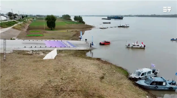 奇瑞越野车成功挑战横渡长江:水深20米 姿态稳如船