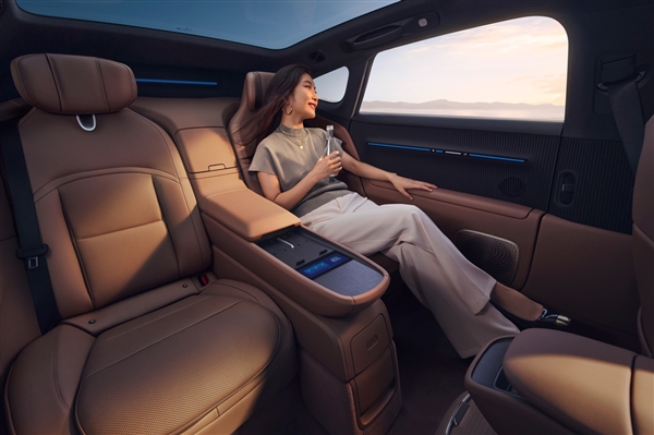 30万级豪华轿车新标杆！阿维塔12四激光版开启预售