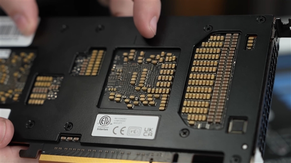 仅仅1万元！华为Atlas 300I DUO AI推理卡首次拆解：双芯合体 薄如蝉翼