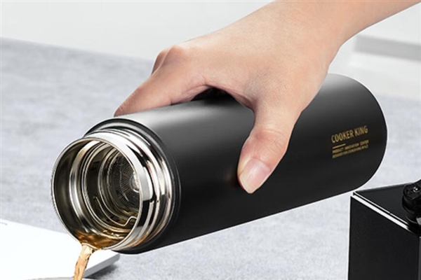 别再用了！这种保温杯可能引发慢性中毒