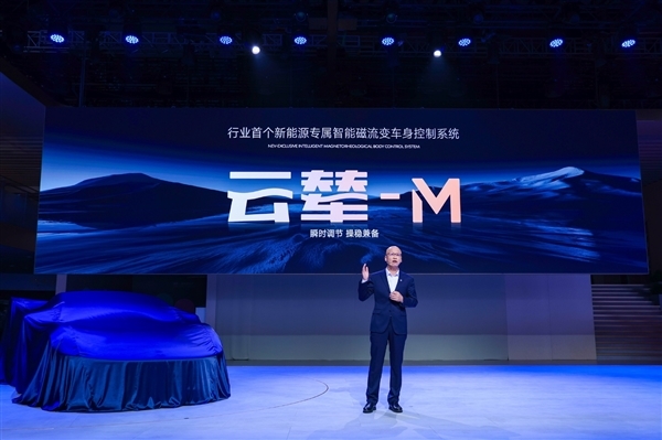 比亚迪再发个性化跑车！双门软顶版敞篷版腾势Z实车首曝